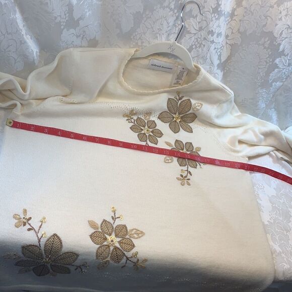 Alfred Dunner Sweater Medium Beige Flower Sequins Beads Accents Woman’s Used - Picture 9 of 10